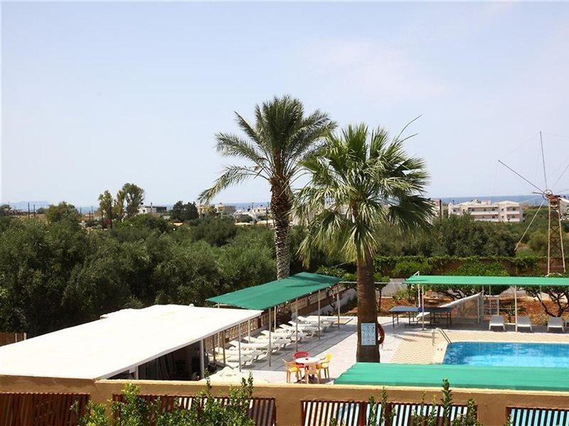 Triton Garden Hotel Малиа Экстерьер фото