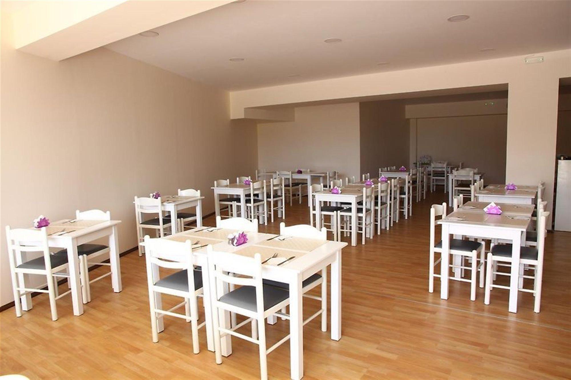 Triton Garden Hotel Малиа Экстерьер фото
