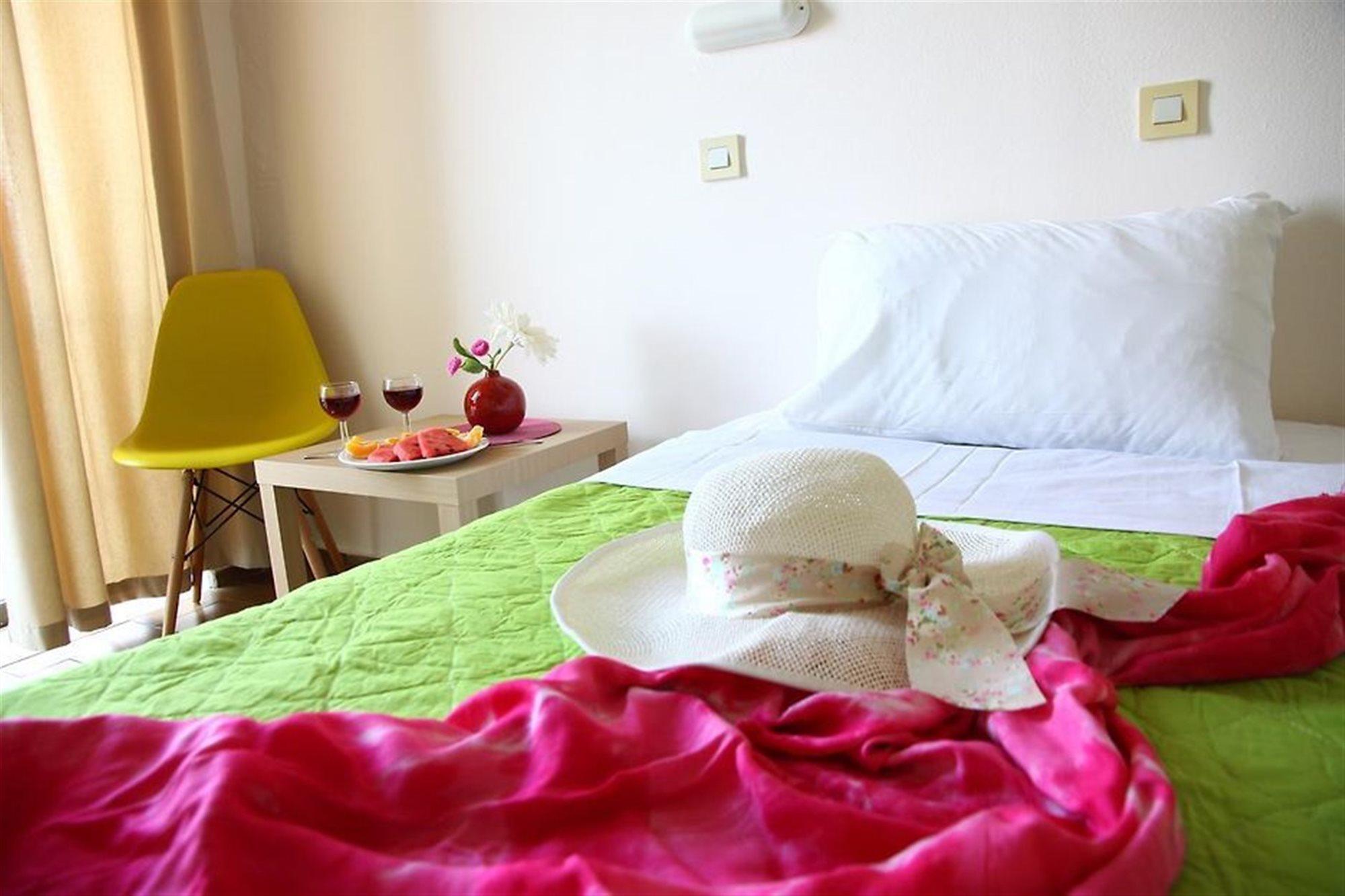 Triton Garden Hotel Малиа Экстерьер фото