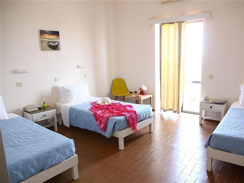 Triton Garden Hotel Малиа Экстерьер фото